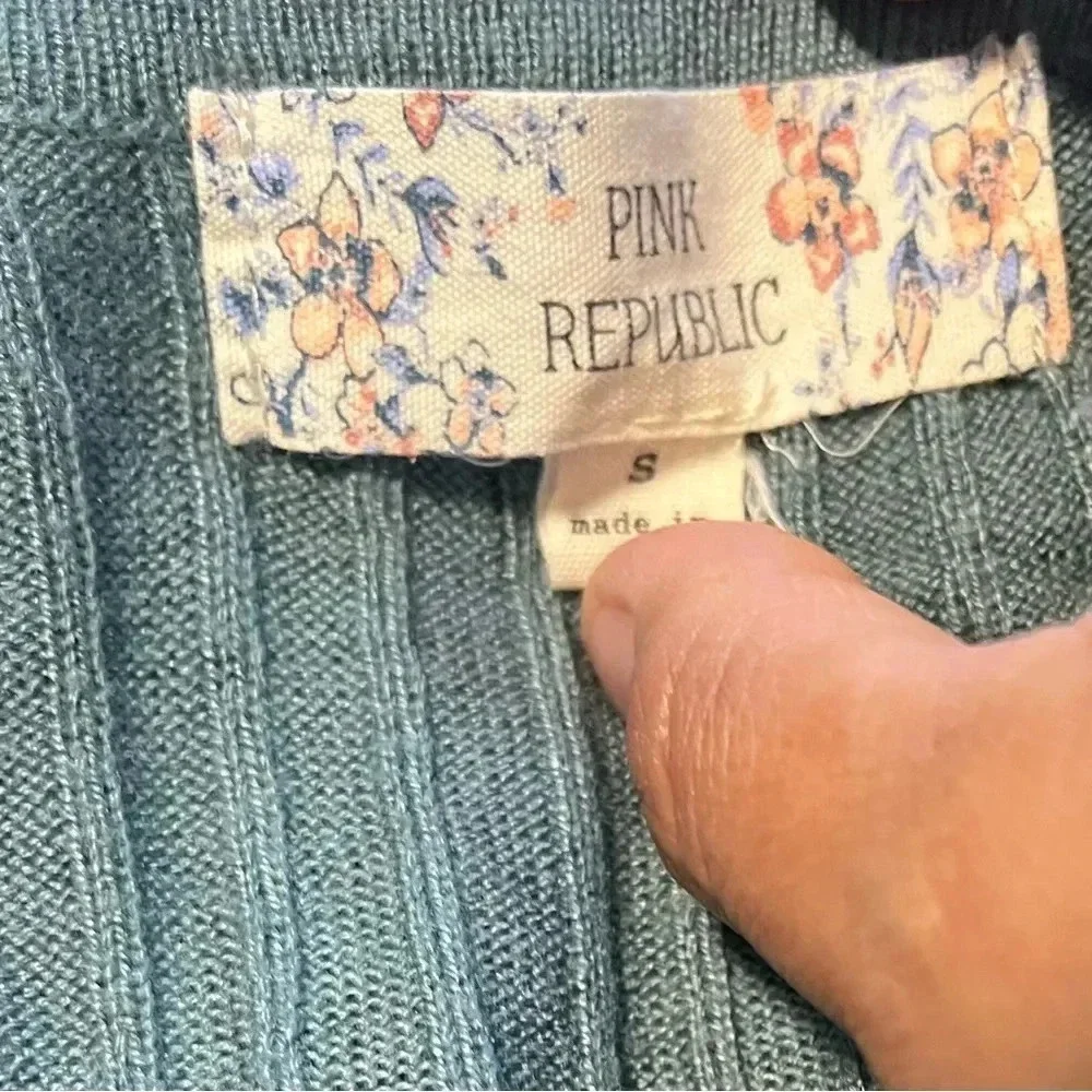 Pink Republic lightweight Crew Neck Sweater